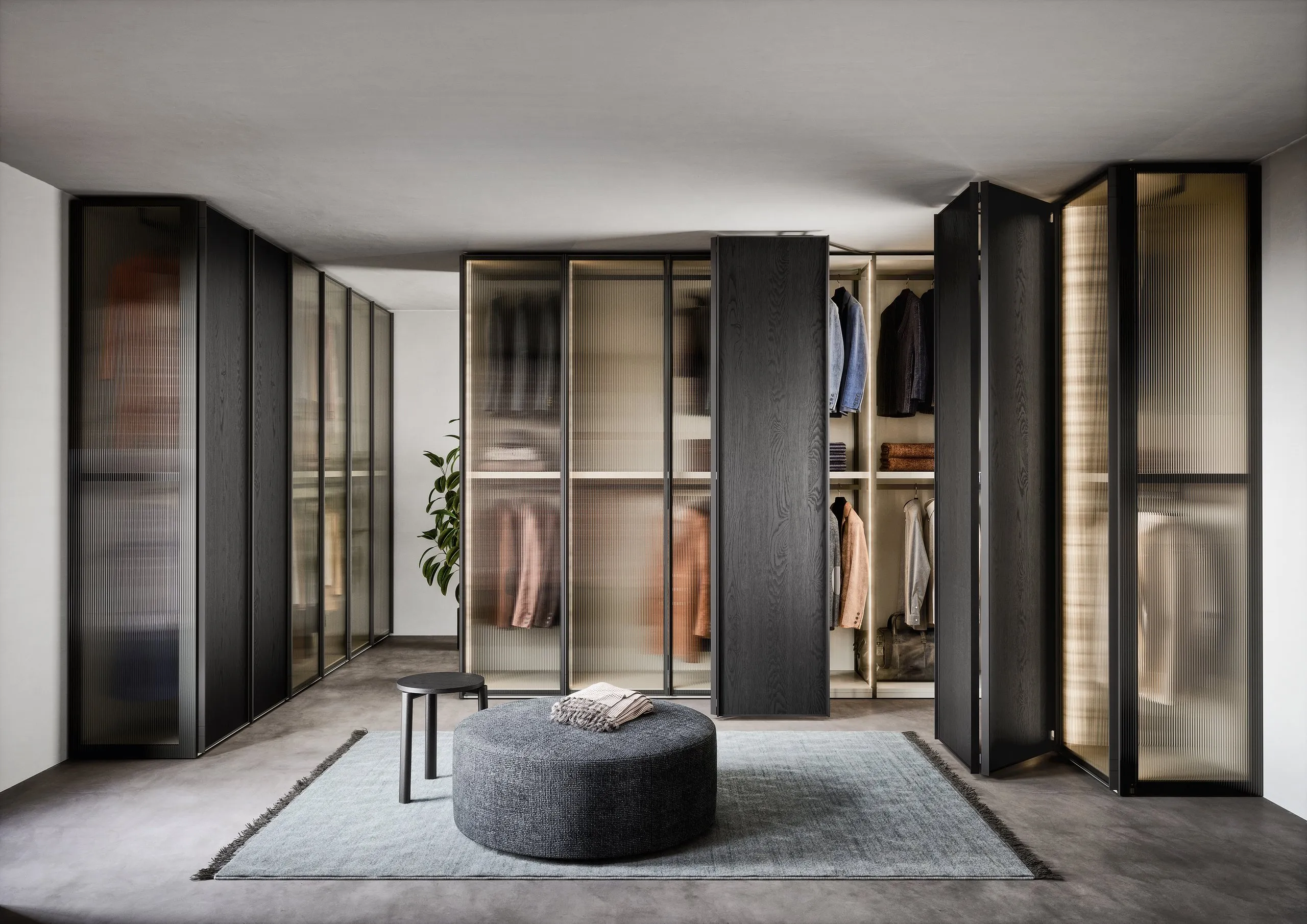 Novamobili, garderobe med glassdører
